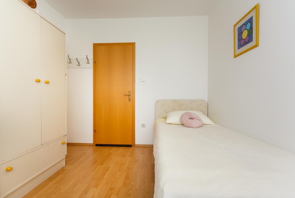 Apartman Snjezana Malinska Exterior photo